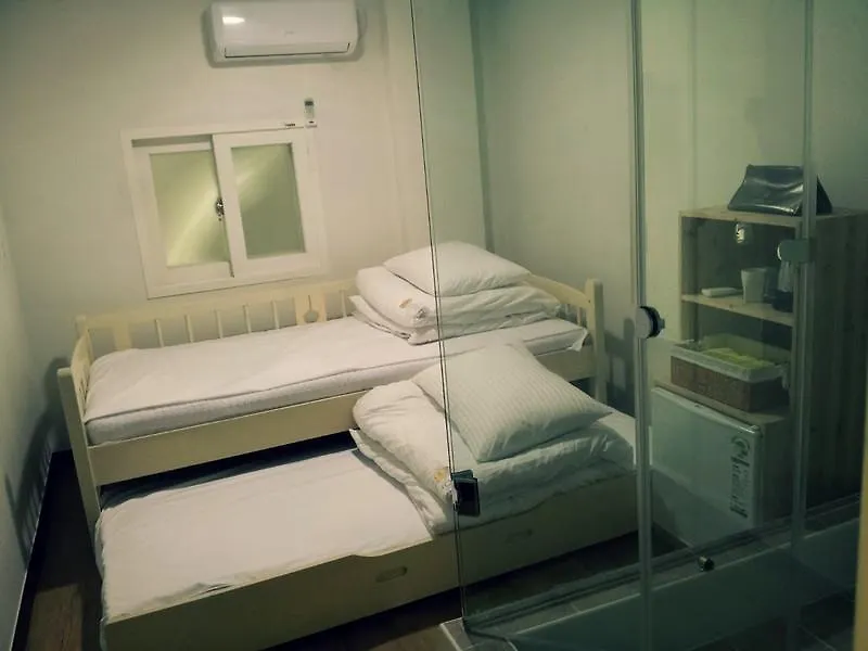 24 Guesthouse Sinchon Hongdae ソウル特別市 2*,
