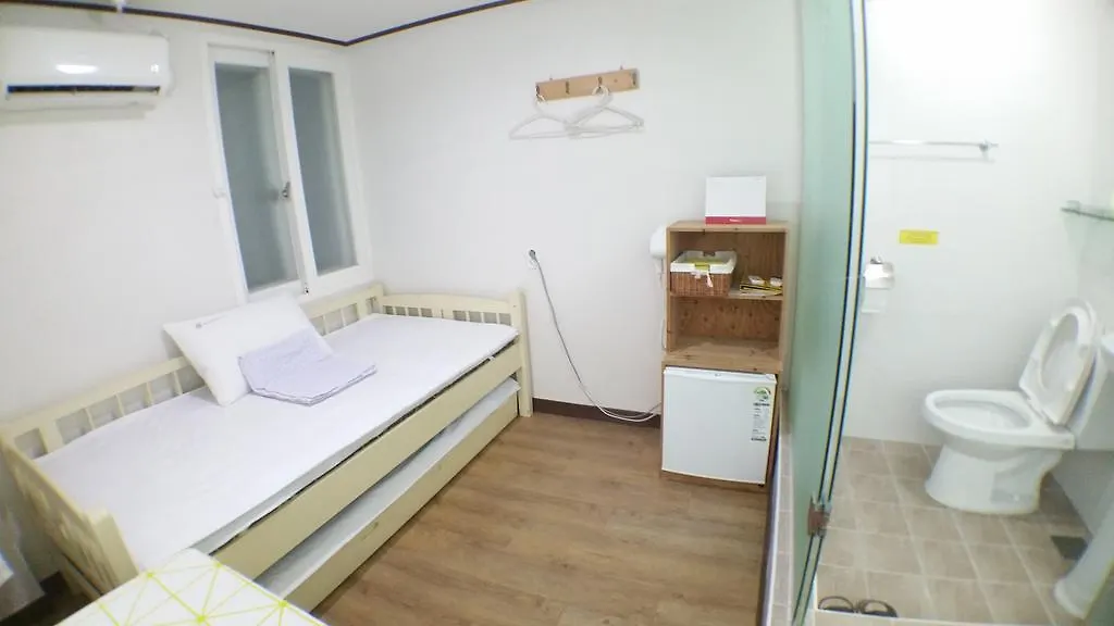 24 Guesthouse Sinchon Hongdae 서울특별시 게스트하우스
