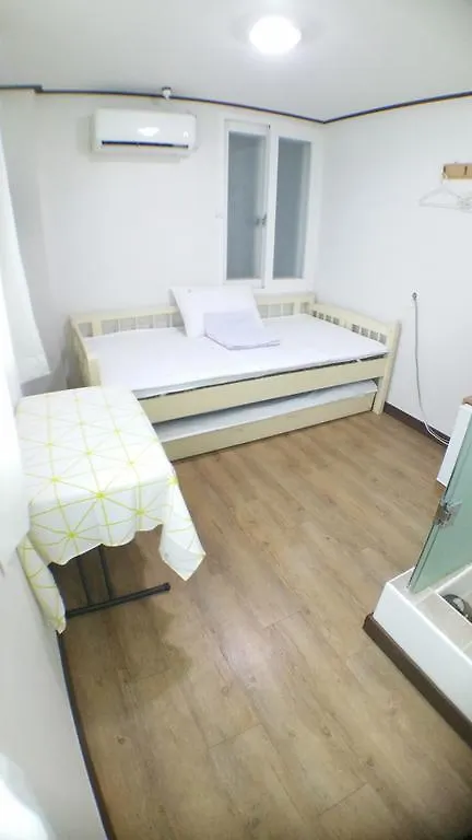 24 Guesthouse Sinchon Hongdae 서울특별시 대한민국