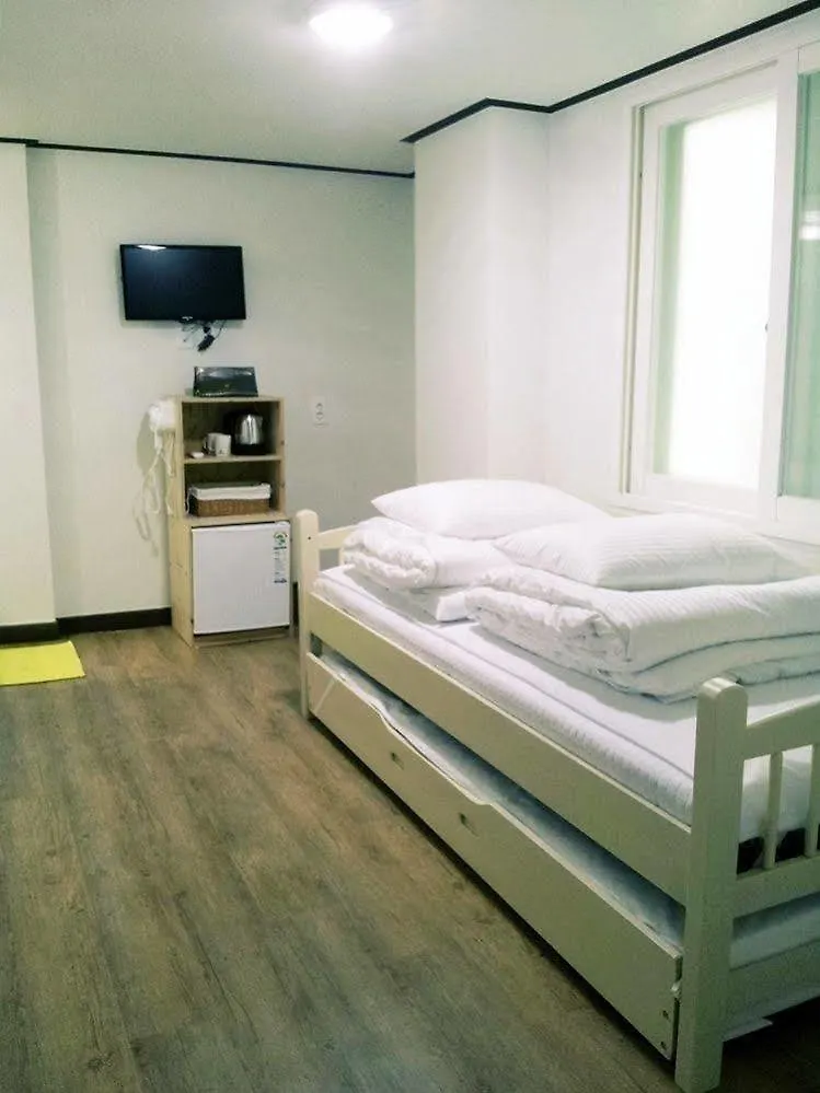 24 Guesthouse Sinchon Hongdae 서울특별시 게스트하우스